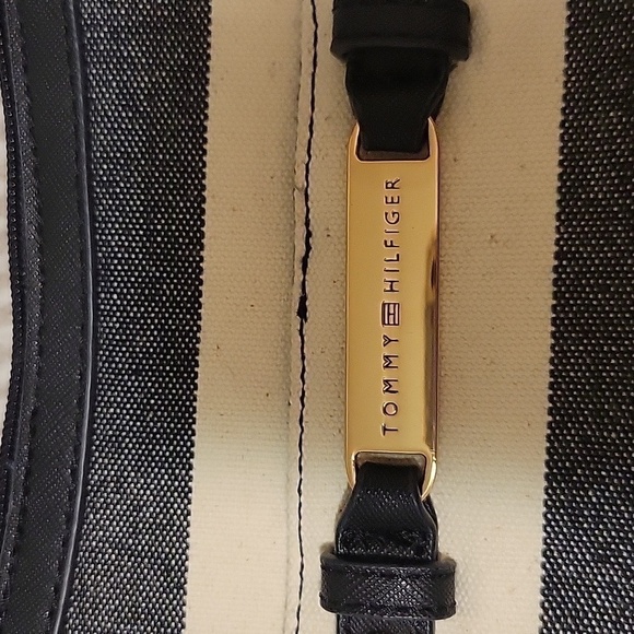 Tommy HILFIGER Canvas Shoulder Bag - Picture 2 of 8
